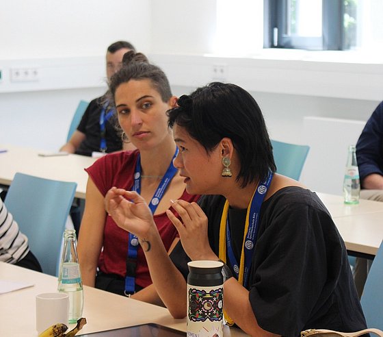 Alessa Heimburger und Mahima Rai (von links) auf der Konferenz